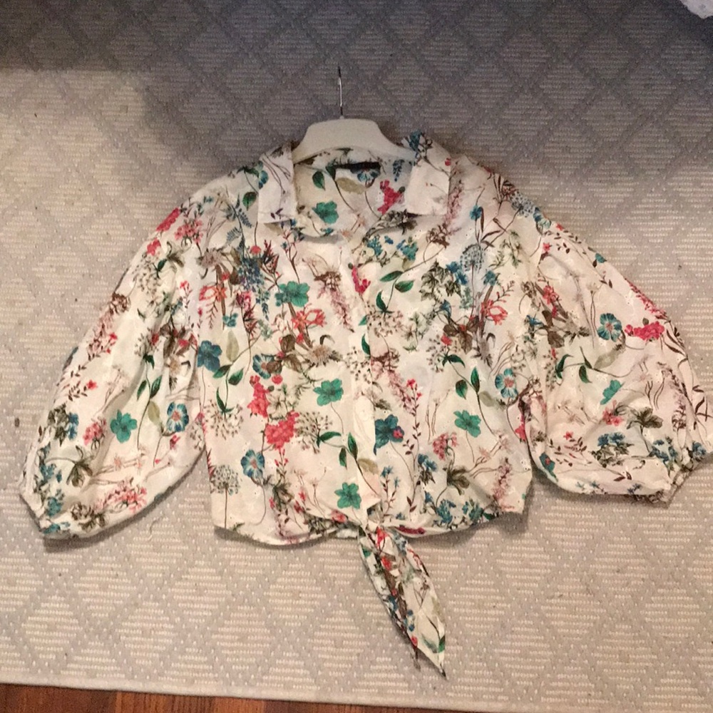 Floral Top - Picture 2 of 4
